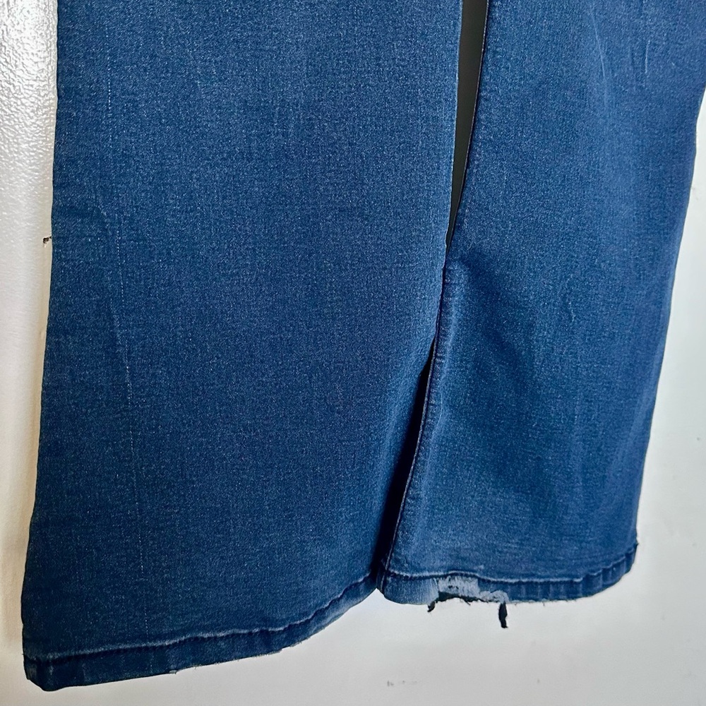 Democracy Itty Bitty Boot Jeans - image 9